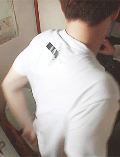 chandoo:  sunggyu testing out the toilet on the yacht… 