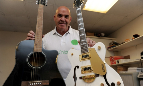 lookatziam:  One Direction star Zayn Malik’s guitars arrive in Dundee for charity