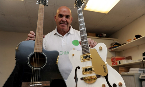 lookatziam:  One Direction star Zayn Malik’s guitars arrive in Dundee for charity auction:  Tw
