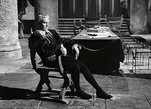 idlupino:Hamlet (1948) dir. Laurence Olivier