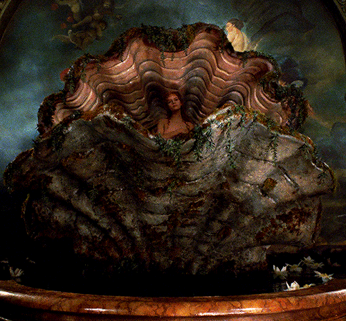 UMA THURMAN As GODDESS VENUS The Adventures Of Baron Munchausen (1988) Dir. Terry Gilliam