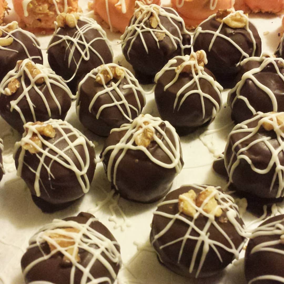 <p>It’s Rum Truffle Ball Season. Don’t forget to order early.  Shipping now.<br/>
.<br/>
.<br/>
Online Ordering Shipping & Delivery Available<br/>
.<br/>
.<br/>
.<br/>
.<br/>
.<br/>
.<br/>
.<br/>
.<br/>
#chocolatetruffle #trufflelover #truffleseason #truffles #candy #adultcandy #foradultsonly #chocolategoodness #chocolate #realcakebaker #foodlikewhat #chocolatecandy #rumcandy #wrayandnephewrum #thedailybite #eatthis #chocolatier #chocolatiers #handmadecandy #handcraft #handcrafted #trufflelove #trufflechocolate  (at Los Angeles, California)<br/>
<a href="https://www.instagram.com/p/B5-lViKgVfg/?igshid=1u6gu0o8qn5y5" target="_blank">https://www.instagram.com/p/B5-lViKgVfg/?igshid=1u6gu0o8qn5y5</a></p>