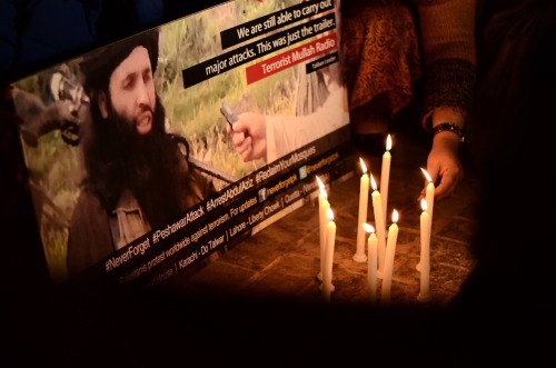 gha-yal: Civil society in Lahore, Pakistan, protests against the brutal suicide attack in an Imam Ba