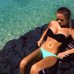 love her bikini top !  http://oleolee.tumblr.com/