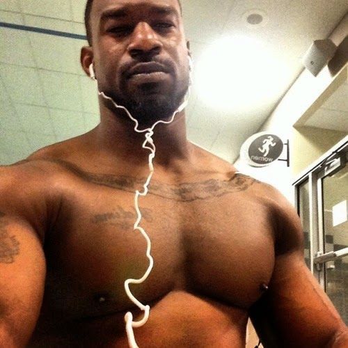 seeker310:  bmoneyworld:  Antron Dillon   Hot!! & so phyne!!  Mmmm