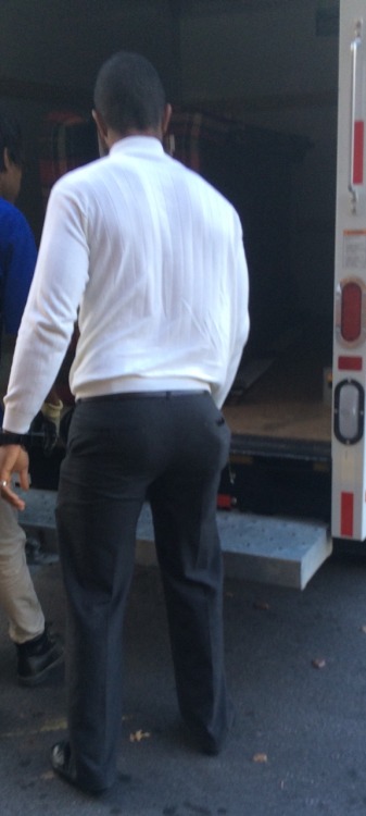prissychrys:  Spying: nicest ass and cute in the face too !! He was showing me that ASS 