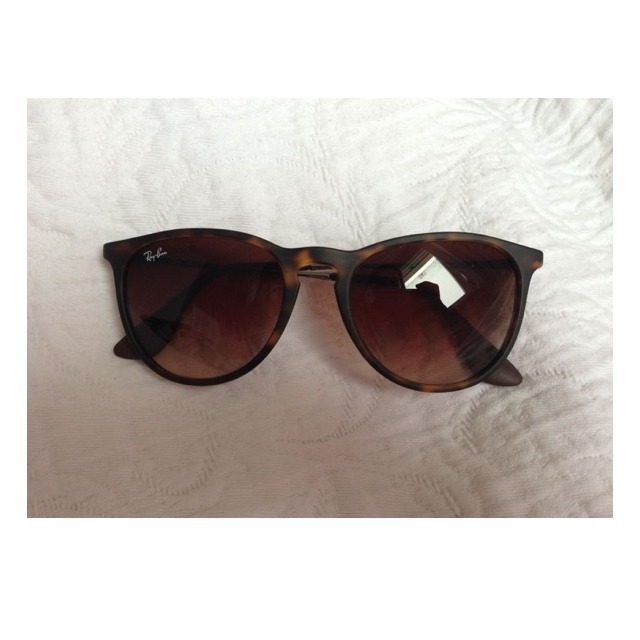 sele-na:  new sunglasses yay