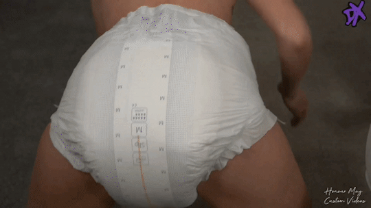 diaperedxtreme:The best type of diaper is a thick diaper.Who else agrees?Full video of Honour May - How many Diapers? can be found on my Patreon