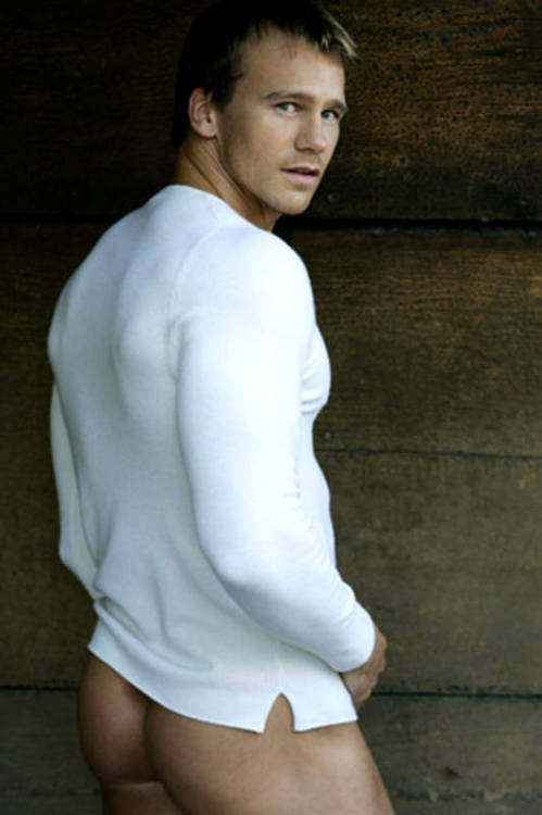 adam2adamtn:  Dude! If you didn’t want me to notice your damn hot man ass, then you  shouldn’t have revealed it to me!  How the fuck do you expect me to NOT notice it when I fucking love male ass like this?  And seeing that hot man ass of yours