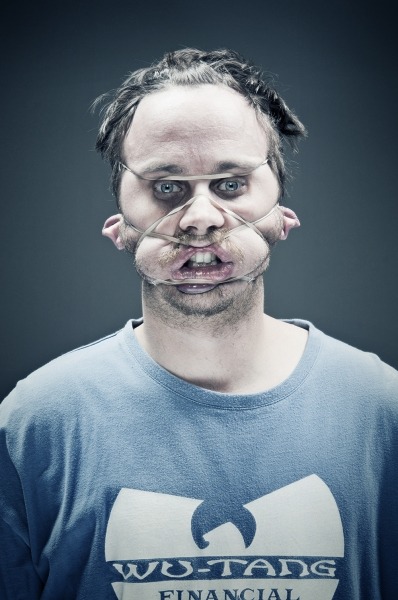 gloriagotrocks:  tastefullyoffensive:  Rubber Band Portraits by Wes Naman [video/via]