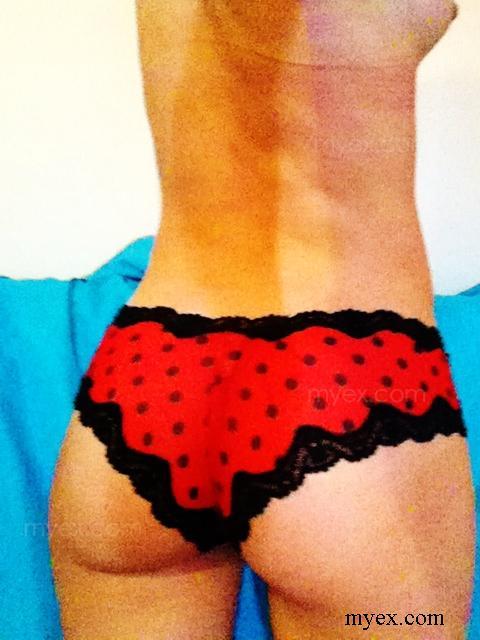 swutwuvin:  Kayla Darcy Sawyer of Ocean Springs,  Mississippi.  Flappy tits for fapping