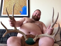 gordo4gordo4superchub:  nakedwarsxx:  Stag Party. nakedwarsxx.tumblr.com   Yummy 