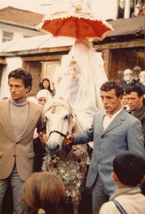 balkanmuslims: A wedding tradition among the Torbeshs and Gorani in Kosovo and Macedonia is the carr