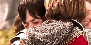 eclmunclpevensie:  the pevensies + hugs in lww