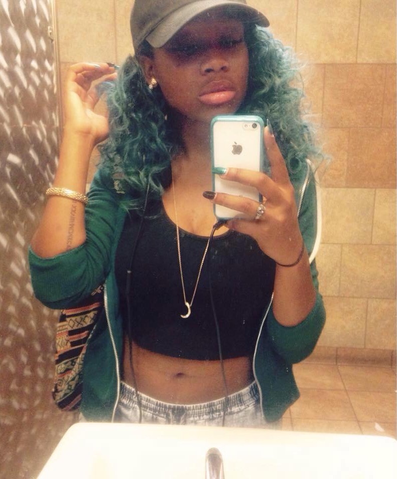 itsteesmallzhoe:  i rocked blue hair for a WHILE &amp; i loved it  ☺️💙✨..