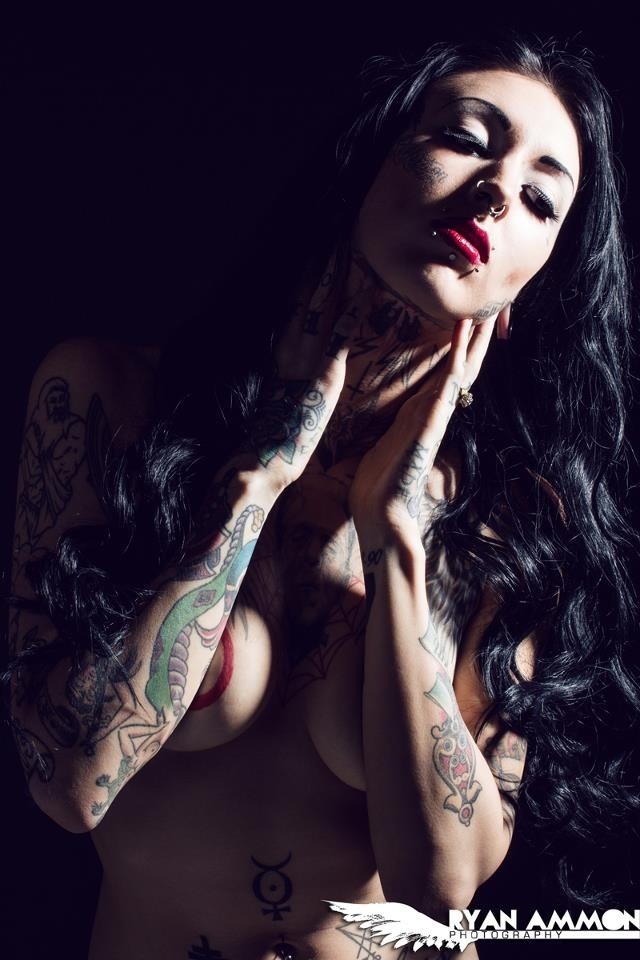 raven-scar:  Raven-scar.tumblr.comWww.facebook.com/ravenmodel Ryan Ammon photography