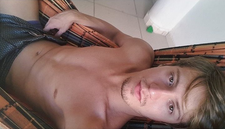 🐧 You Must Be Gay+ To View This Blog*