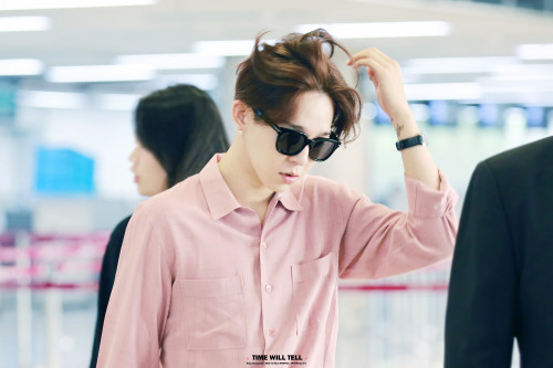 fy-taehyun:  140908 Gimpo Airport© time will tell | do not edit or remove logo.Original links: 1 - 2 