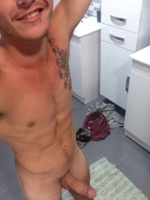 mystraightfriend:  Mystraightfriend.tumblr.com
