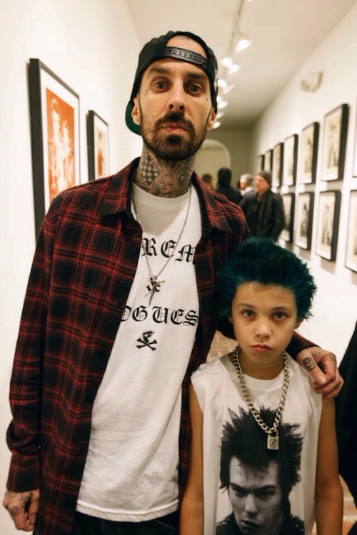 epolas:  modifiedmuggles:  Travis barker and Landon Asher barker are the coolest  x 