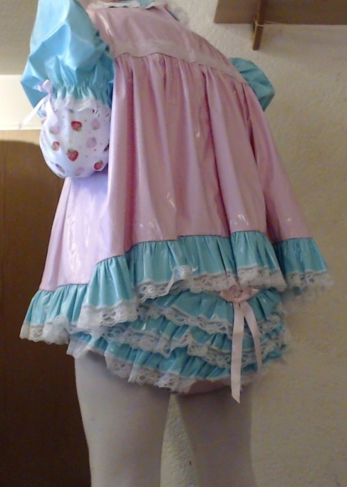 sissybaby-tomoyo: my new rubber dress :D Part 1