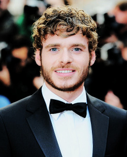  Richard Madden at the GQ Men Of The Year Awards 