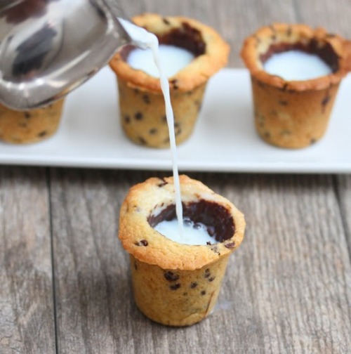 foodffs:  Milk and Cookie Shots (Homemade version of Dominique Ansel’s)  Really nice recipes. Every hour.     