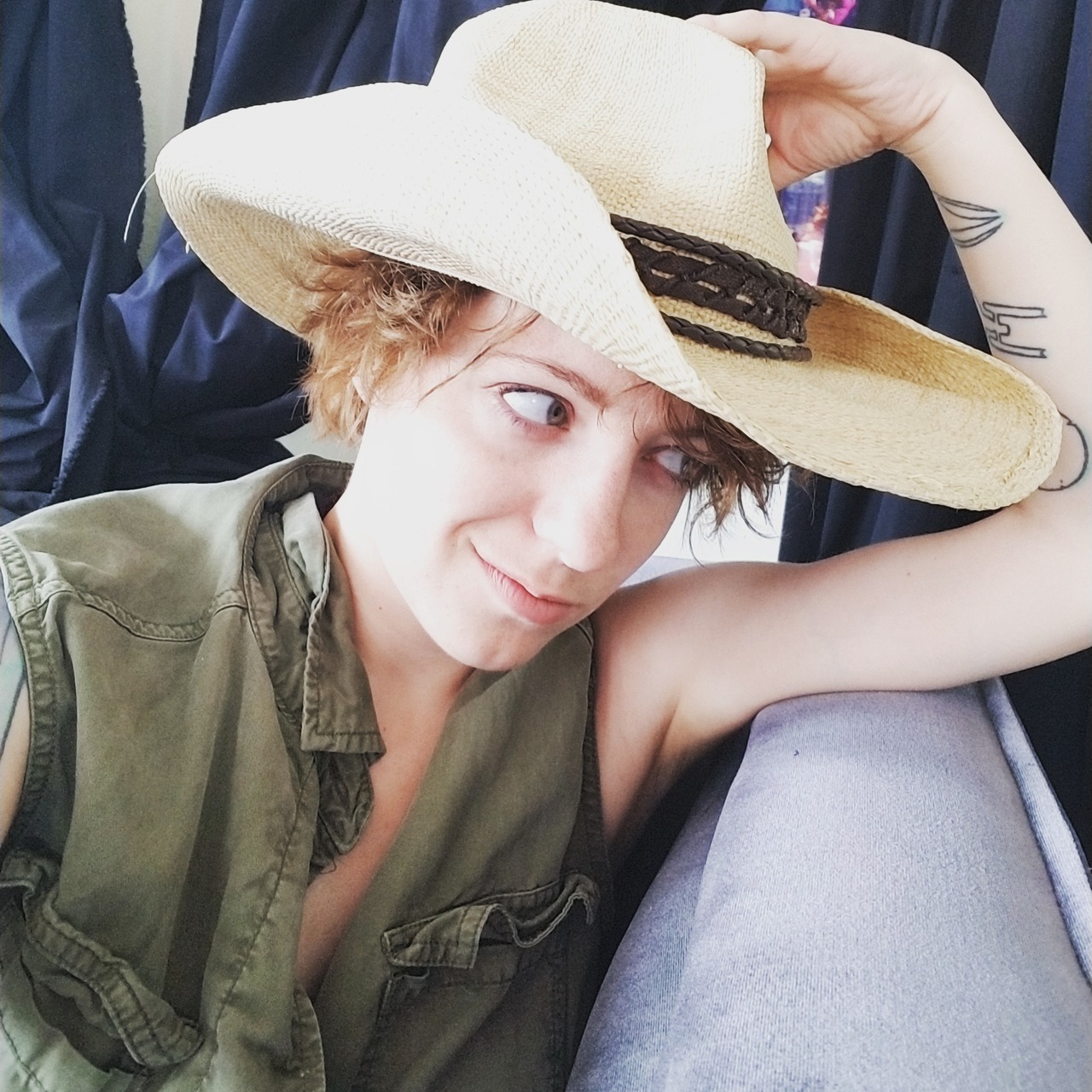 trashfirefallon:  Behind the scenes at one of @officialmarytsunami ’s photoshoots.