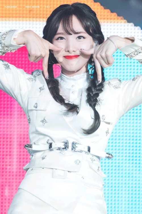 fyeah-twice:© FLORA ANGEL | Do not edit.