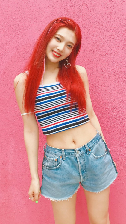 RED VELVET JOY LOCKSCREENs.[ Please reblog and / or like if you use them and feel free to request mo