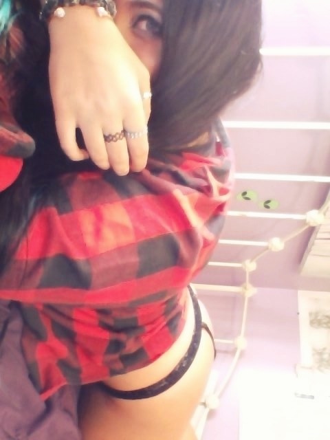 demonxsky:is it flannel season yet