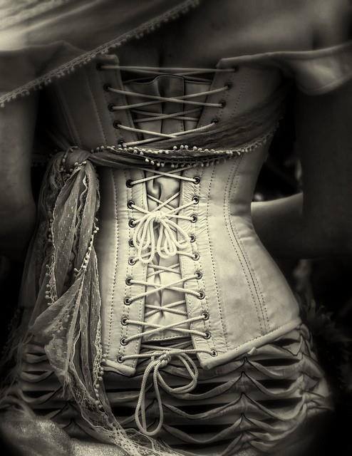 bellassweetembrace:  I love my corsets… I always feel so feminine in them… my