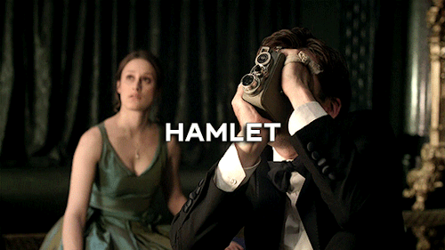 a gif of david tennant as hamlet in hamlet (2009)