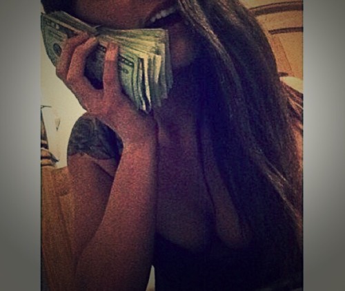 probablydoingdrugsandstuff: ​if u ain’t talkin money i don’t wanna talk