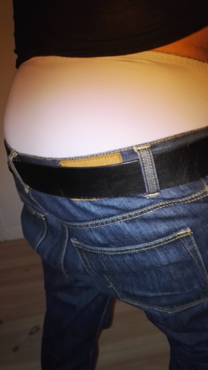 pantiejan: I love the feeling to wear some silky panties under my jeans! And they will newer know!