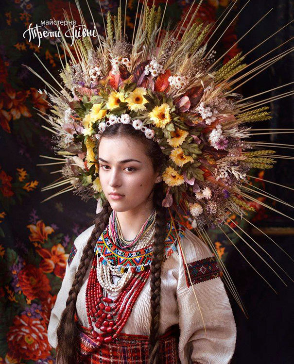 Boredpanda Modern Women Wearing Traditional Ukrainian Crowns Give New