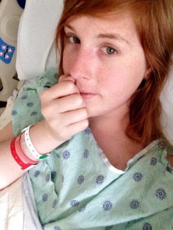 nordicfairy:  hospital bed selfie from this