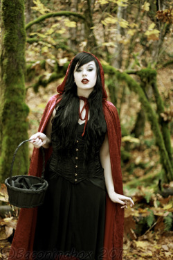 victorian-goth:  Victorian goth  http://victorian-goth.tumblr.com/  Suddenly my blood lust awakened