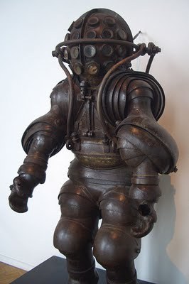 peashooter85:The first anthropomorphic diving suit.  Invented by Alphonse and Theodore Carmagnolle o
