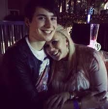 symphyotrichum:  “If Louise didn’t have a kid and Dan wasn’t Phil’s lesbian lover I’d totally ship them.” x