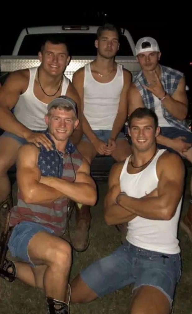 Porn photo usmcmuscle:justforgayp0rn:farmboy83:4-5-1-2-3The