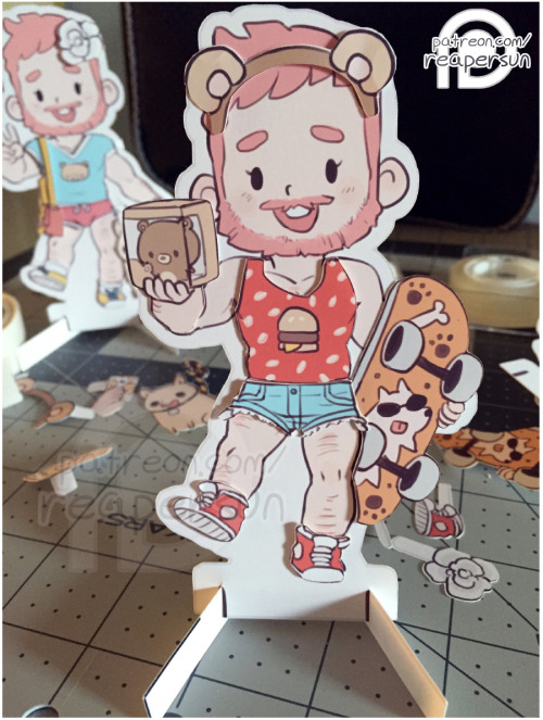 Support me on Patreon => Reapersun on PatreonI’m makin Sweet Bear paper dolls to send to my patrons as a bonus reward since I met a goal in October! They’re available to anyone who pledges any amount (above ũ) and fills in the google form linked