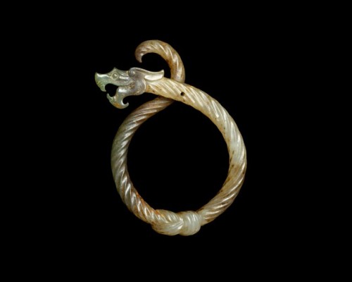 ephemeral-elegance: Jade Knotted Dragon Pendant, 3rd century B.C. (Eastern Zhou Dynasty, Warring Sta
