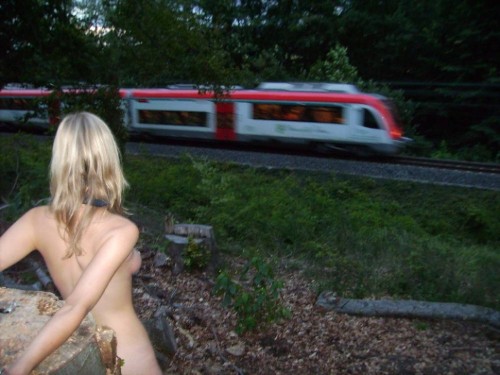 #bondage #public #NudeInPublic #exhibitionist #flash #train