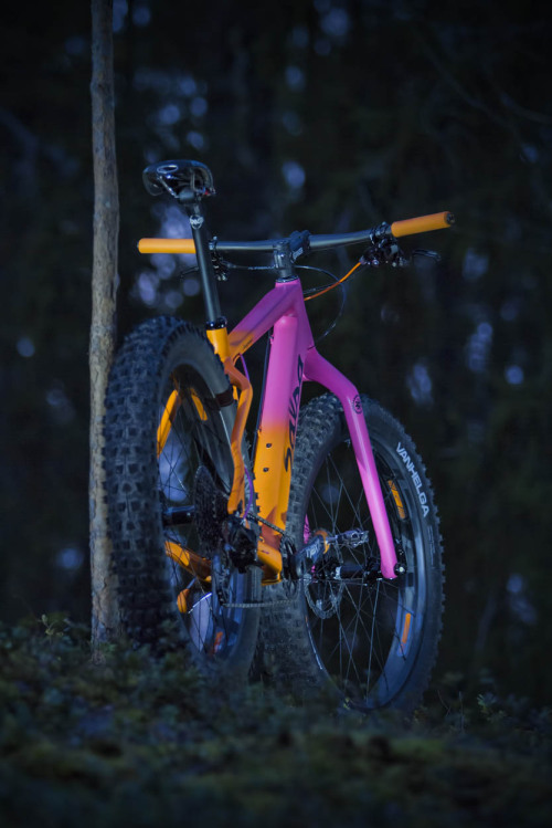 oldklein: Pink & Orange love - Salsa Beargrease fatbikefat-bike.fi/uusi-fatbike-salsa-bea