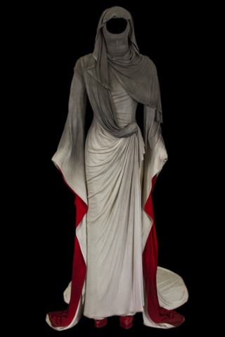 fangschreckenkreb:[ Costume by Thierry Mugler for Hecate, worn by Catherine Sauval in Macbeth. Photo