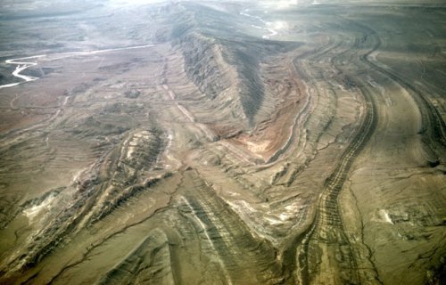 Sheep mountain, Wyoming This amazing image is the result of folded rocks – a plunging anticline and 