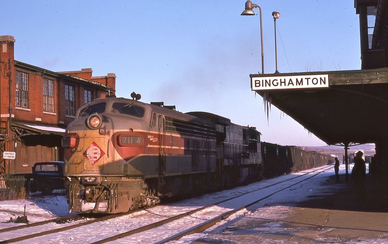route22ny:  Westbound coal train, Binghamton, New York.  Photo taken in February