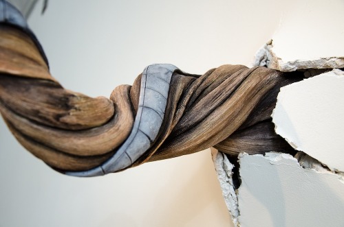 culturenlifestyle:Impressive Ceramic Sculptures by Christopher David White Look Like WoodSculpt