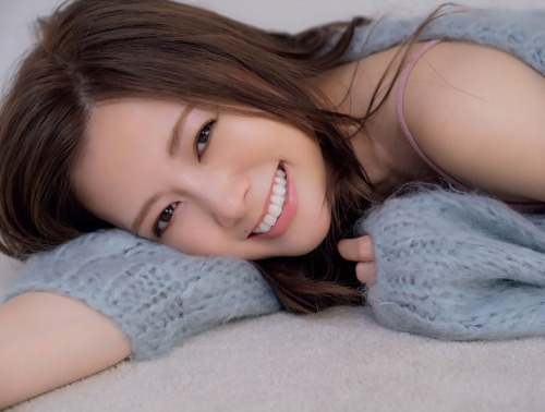 46pic:    Mai Shiraishi - FRIDAY   